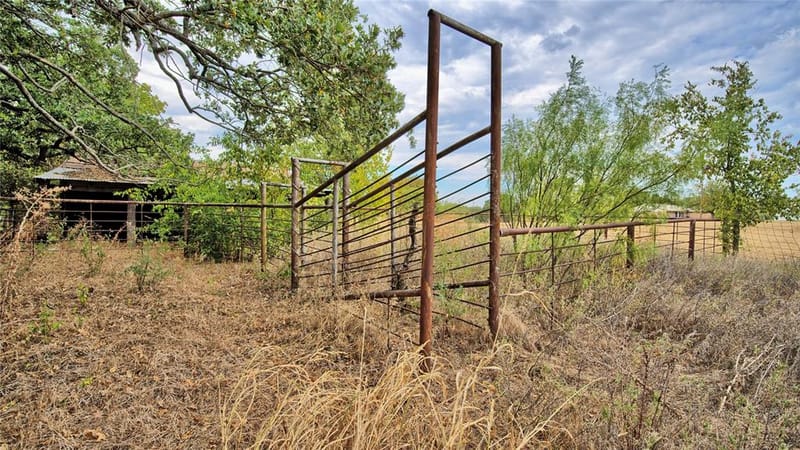437 Jakes Road, Bowie TX 76230 - Photo 24