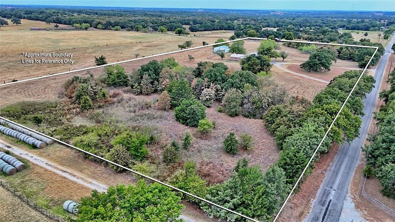 437 Jakes Road, Bowie TX 76230 - Photo 14