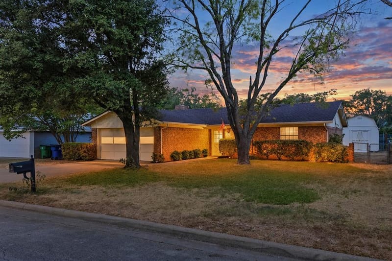 102 Alamo Street, Waxahachie TX 75165 - Photo 32