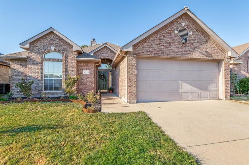 4533 Summerbrook Circle, Fort Worth TX 76137