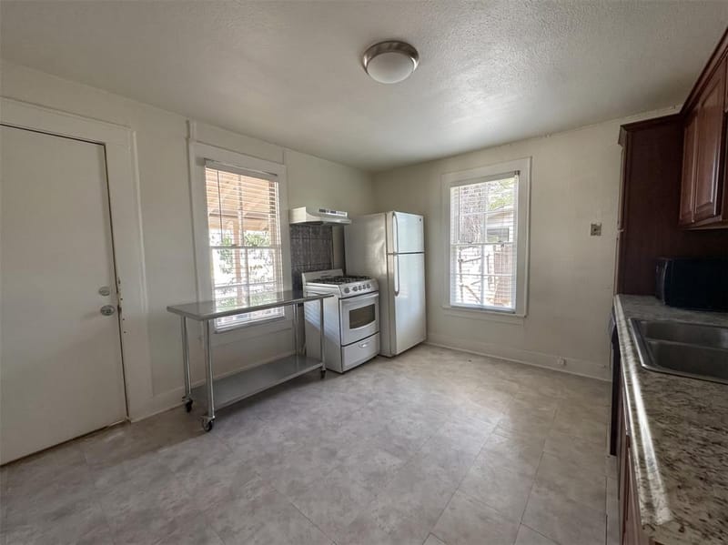 7613 Marys Creek Drive, Fort Worth TX 76116 - Photo 6