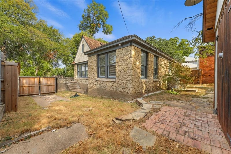 708 Blaylock Drive, Dallas TX 75203 - Photo 24