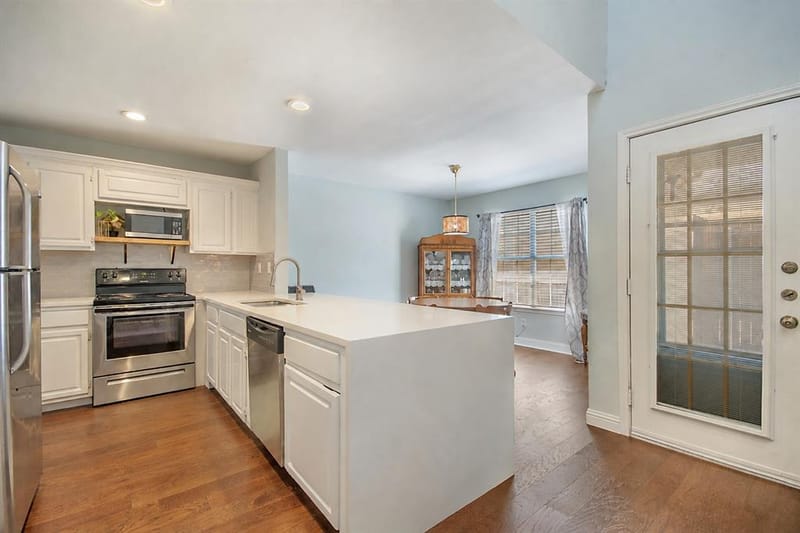 704 Creekwood Drive, Lewisville TX 75067 - Photo 7