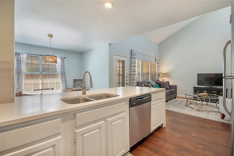 704 Creekwood Drive, Lewisville TX 75067 - Photo 5