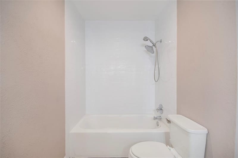 704 Creekwood Drive, Lewisville TX 75067 - Photo 18