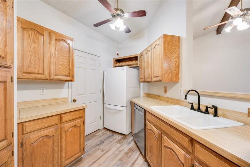 2816 Harvest Lake Drive, Irving TX 75060 - Photo 11