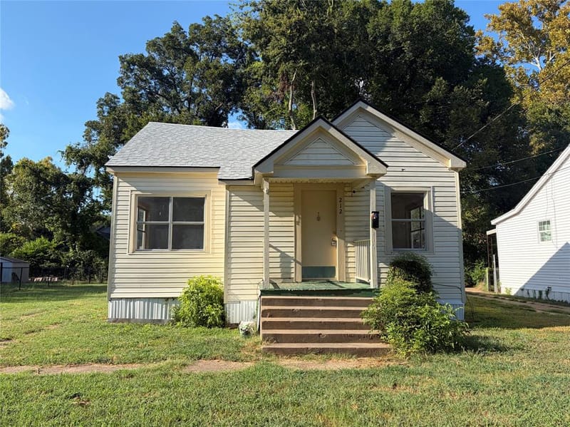 212 E Elmwood Street, Shreveport LA 71104