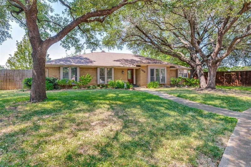 2413 Pearwood Court, Grand Prairie TX 75050