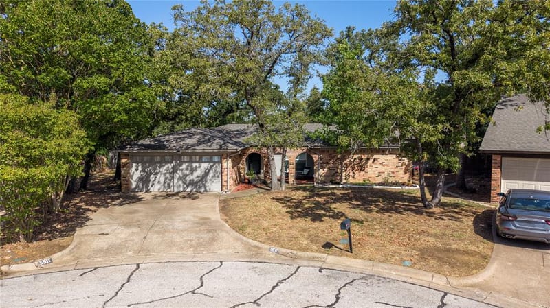 5511 Marshfield Court, Arlington TX 76016 - Photo 4