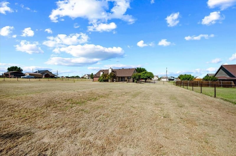 104 Caballos Lane, Springtown TX 76082 - Photo 38