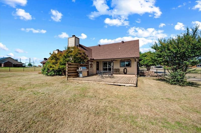 104 Caballos Lane, Springtown TX 76082 - Photo 37