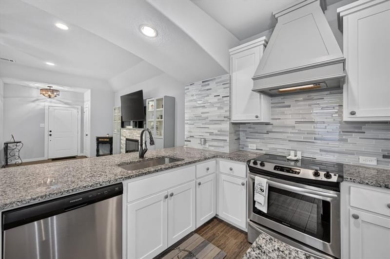 705 Phillips Court, Mansfield TX 76063 - Photo 9