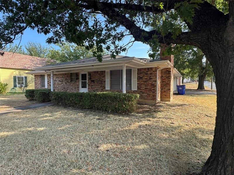 314 Hall Street, Whitesboro TX 76273 - Photo 2