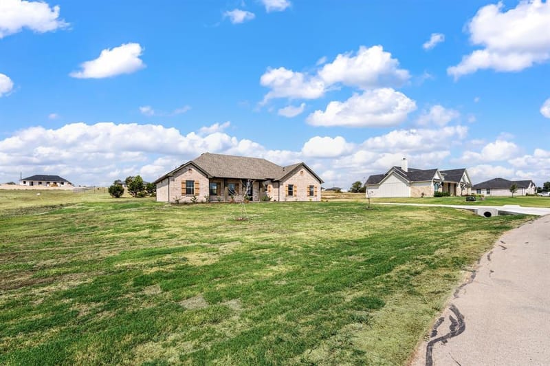 1013 Gatlin Court, Springtown TX 76082 - Photo 3