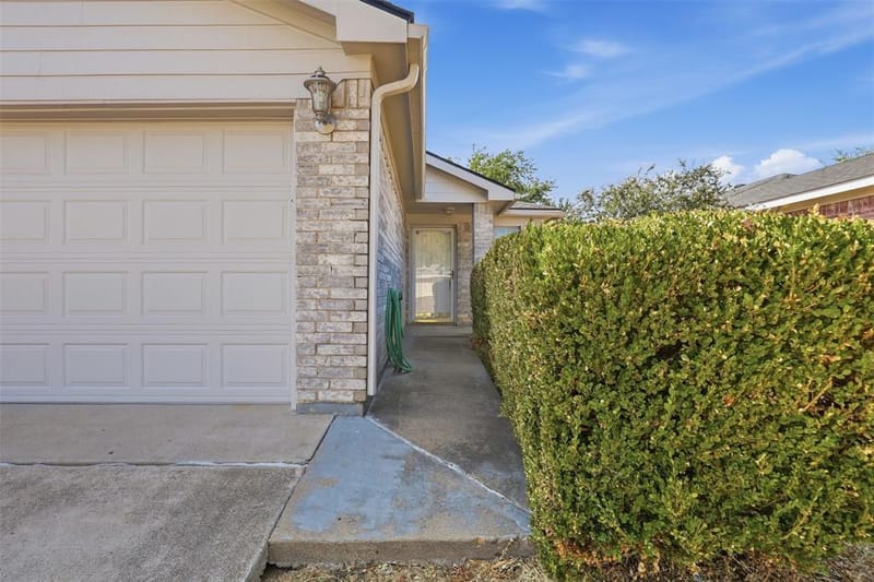 10616 Shadywood Drive, Fort Worth TX 76140 - Photo 6