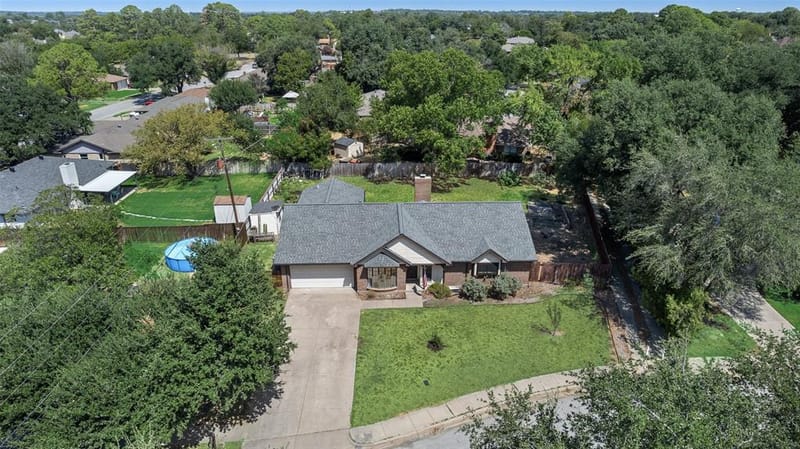 2809 Sarah Drive, Pantego TX 76013 - Photo 3