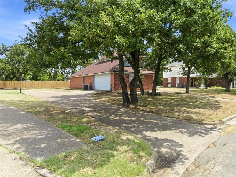 1111 Springhill Street, Bellmead TX 76705 - Photo 3