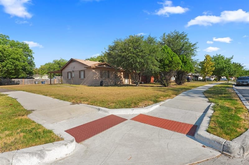 13105 Blossomheath Lane, Dallas TX 75240 - Photo 14