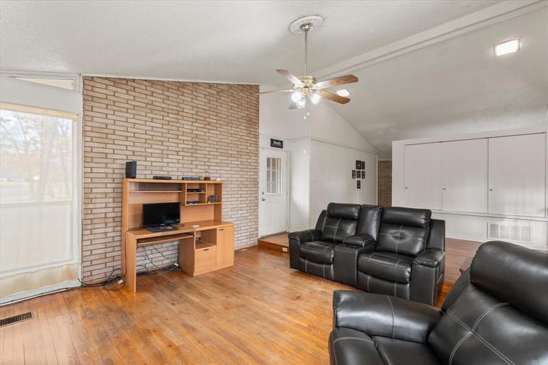 106 Lively Avenue, Mount Pleasant TX 75455 - Photo 6