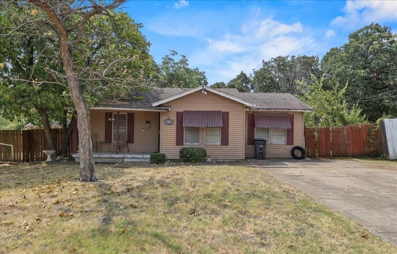 2640 Pioneer Street, Fort Worth TX 76119 - Photo 2