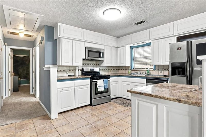 2640 Pioneer Street, Fort Worth TX 76119 - Photo 14