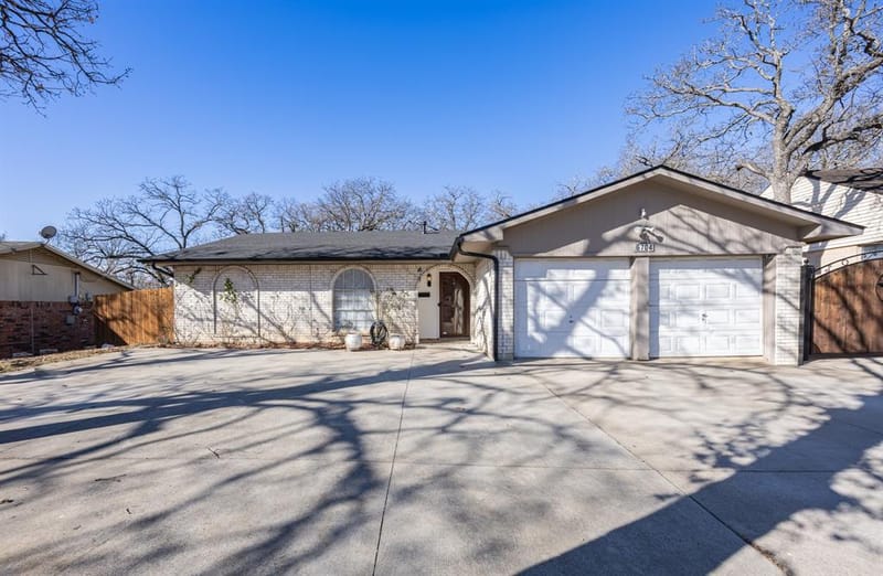 6704 Trailwood Drive, Forest Hill TX 76140