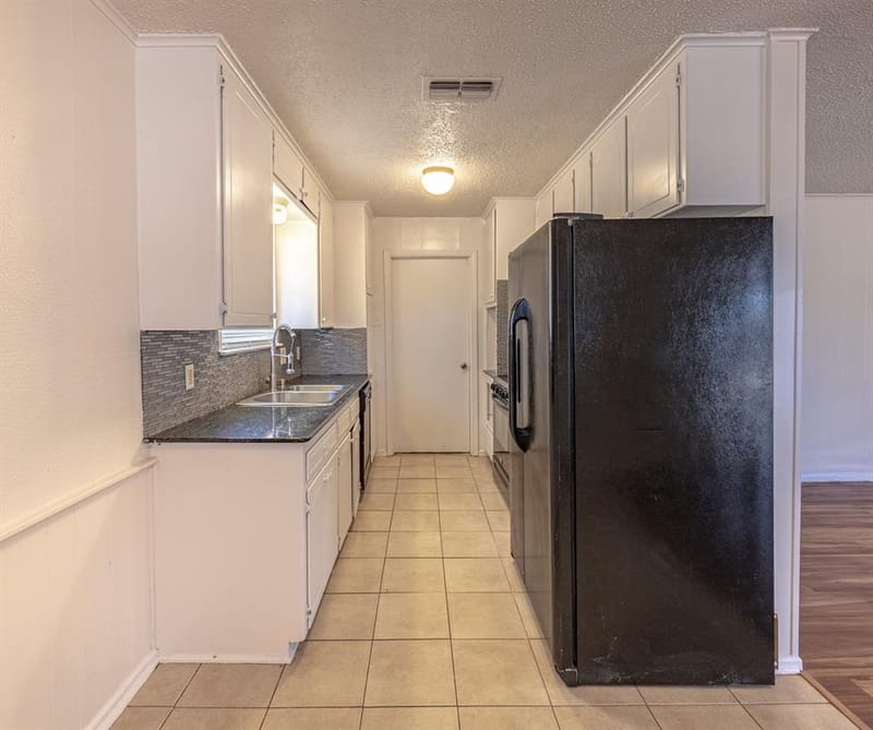 6704 Trailwood Drive, Forest Hill TX 76140 - Photo 9