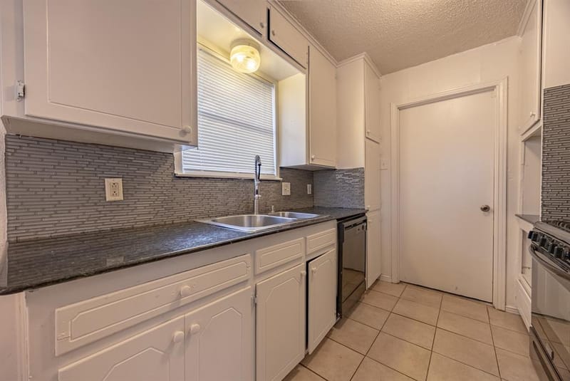 6704 Trailwood Drive, Forest Hill TX 76140 - Photo 11