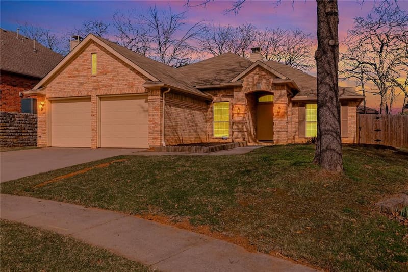 2211 Knob Hill Drive, Corinth TX 76210