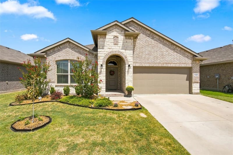 1129 Blackhorse Trail, Fort Worth TX 76247