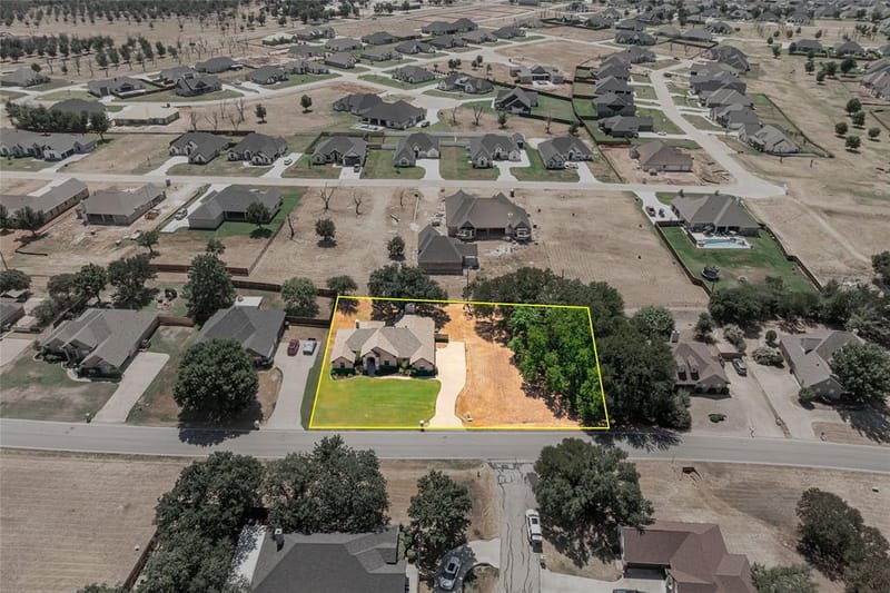 6909 Westover Drive, Granbury TX 76049 - Photo 4