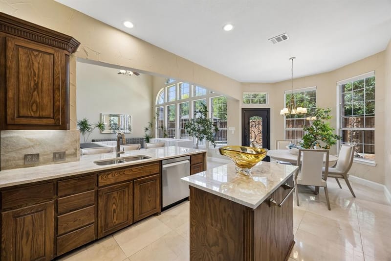 9033 Jasmine Lane, Irving TX 75063 - Photo 10
