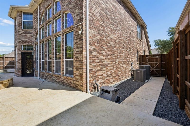 9033 Jasmine Lane, Irving TX 75063 - Photo 35