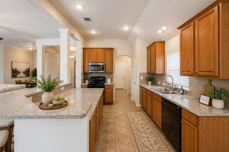 2813 Fox Creek Trail, Arlington TX 76017 - Photo 13