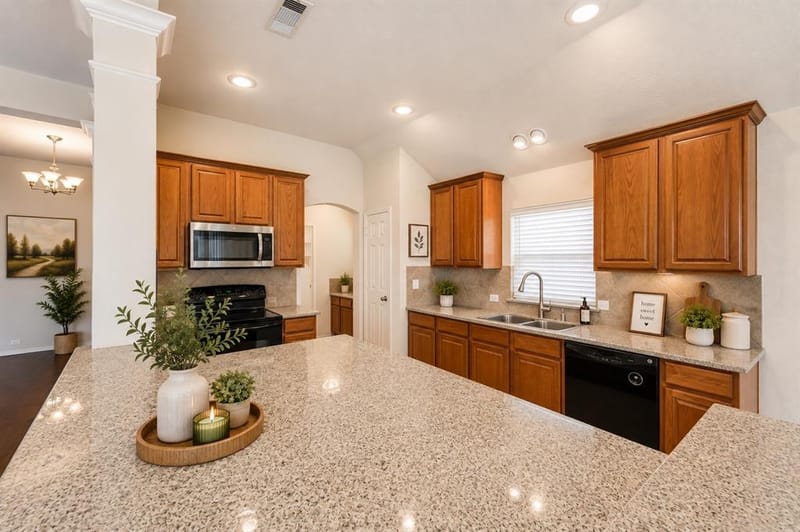 2813 Fox Creek Trail, Arlington TX 76017 - Photo 17