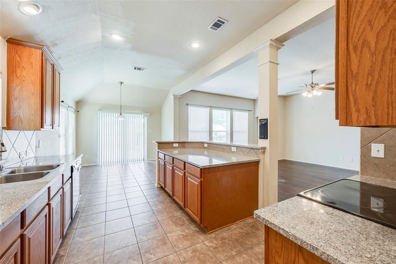 2813 Fox Creek Trail, Arlington TX 76017 - Photo 16