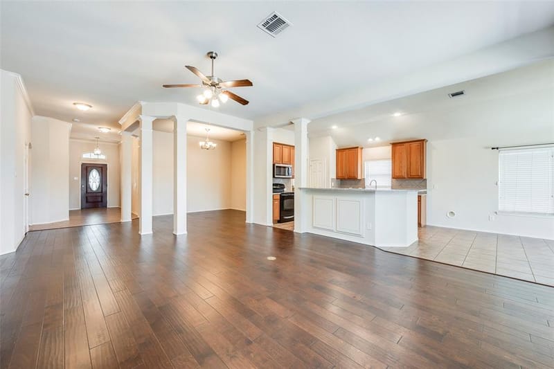 2813 Fox Creek Trail, Arlington TX 76017 - Photo 10
