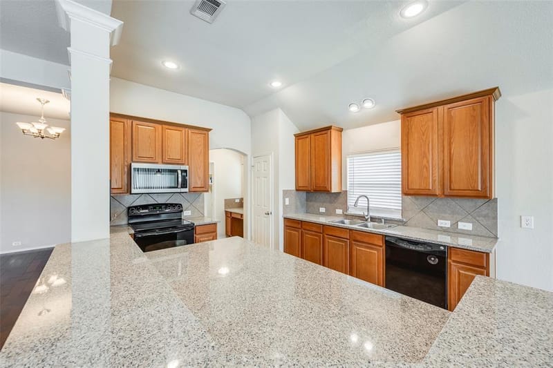 2813 Fox Creek Trail, Arlington TX 76017 - Photo 18