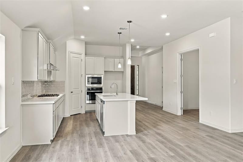 944 Alberta Spruce Road, Fort Worth TX 76247 - Photo 10