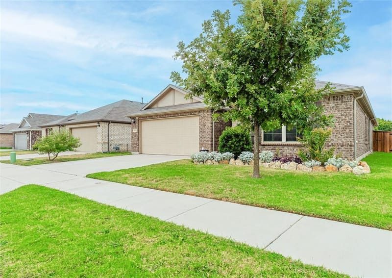 112 Plumed Thistle Drive, Fort Worth TX 76131 - Photo 36