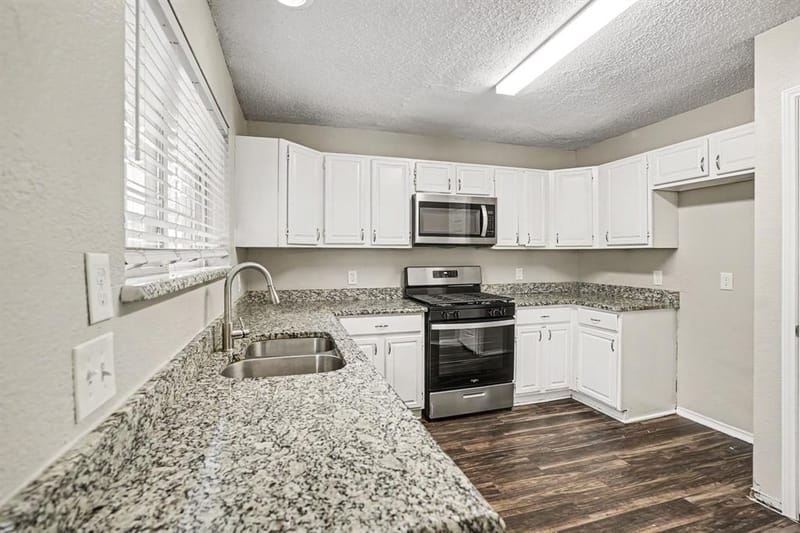 307 Hopewell Street, Grand Prairie TX 75052 - Photo 9