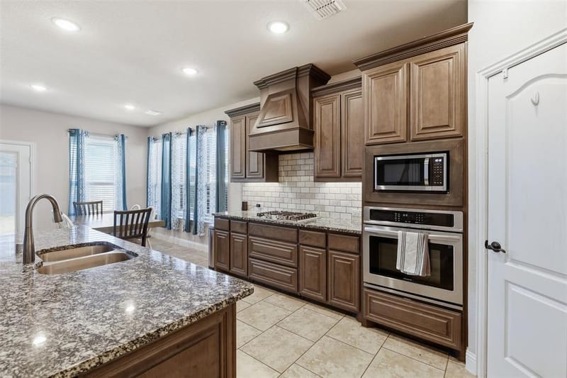 1112 Bear Oak Drive, Burleson TX 76028 - Photo 10
