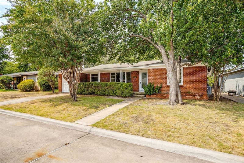 5736 Tracyne Drive, Westworth Village TX 76114 - Photo 2