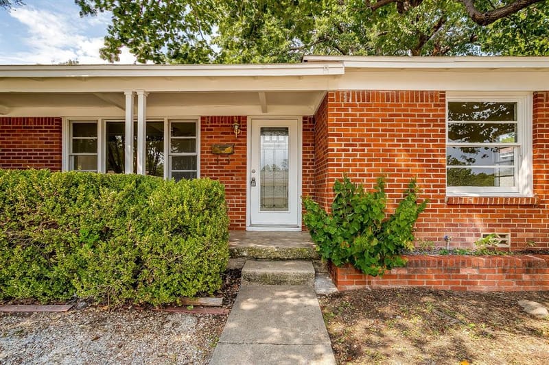 5736 Tracyne Drive, Westworth Village TX 76114 - Photo 4