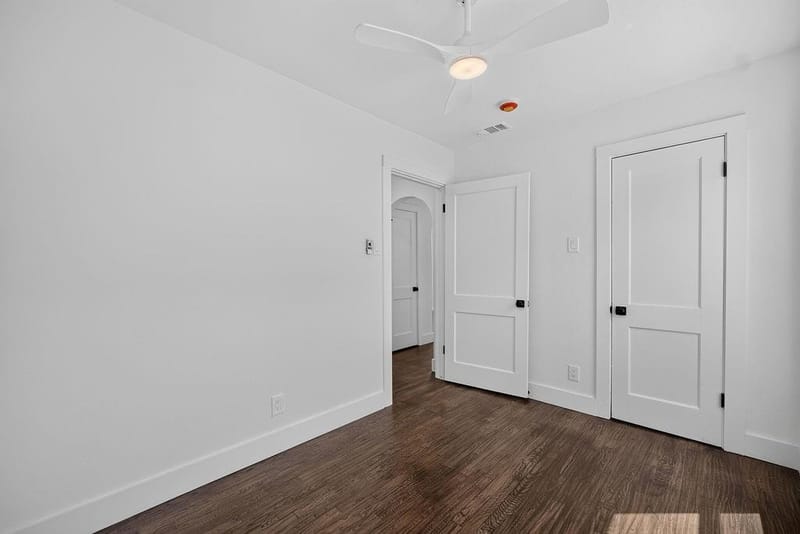 409 S Barnett Avenue, Dallas TX 75211 - Photo 17