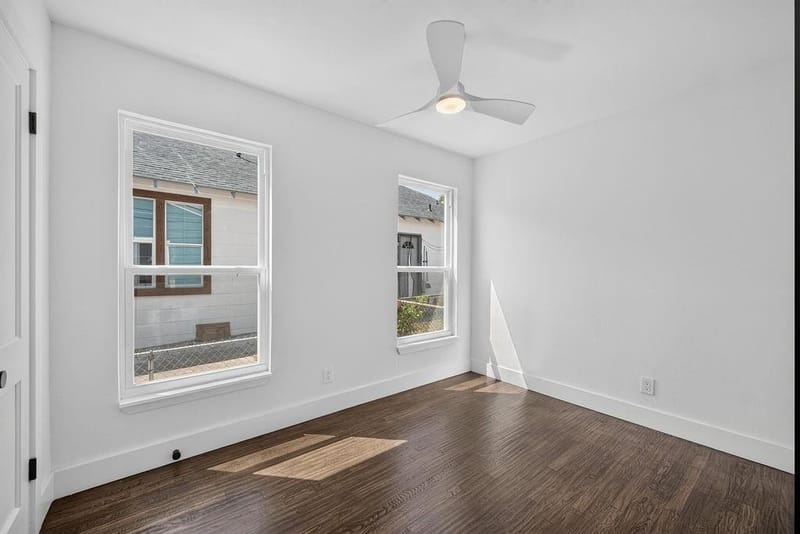 409 S Barnett Avenue, Dallas TX 75211 - Photo 16
