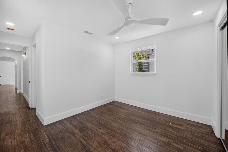 409 S Barnett Avenue, Dallas TX 75211 - Photo 20