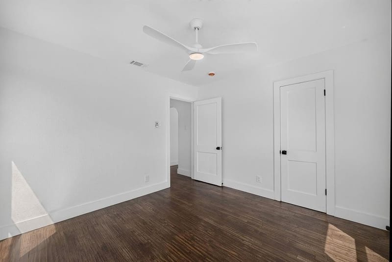 409 S Barnett Avenue, Dallas TX 75211 - Photo 14