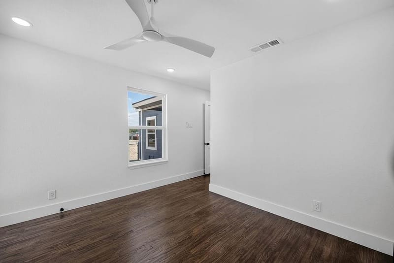 409 S Barnett Avenue, Dallas TX 75211 - Photo 18
