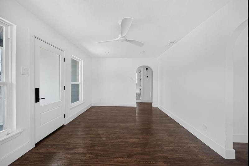 409 S Barnett Avenue, Dallas TX 75211 - Photo 11